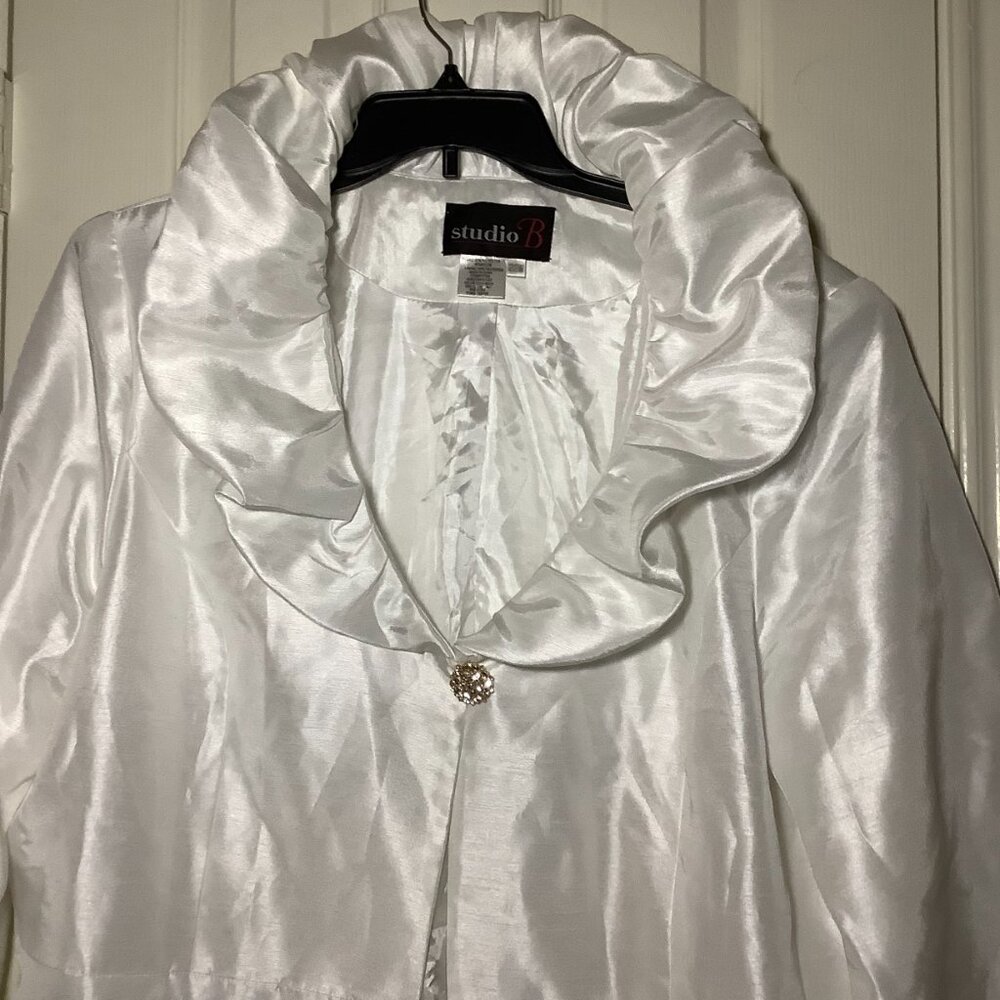 Studio B Womens Satin White Oversized Beautiful Jacket - Picture 9 of 9